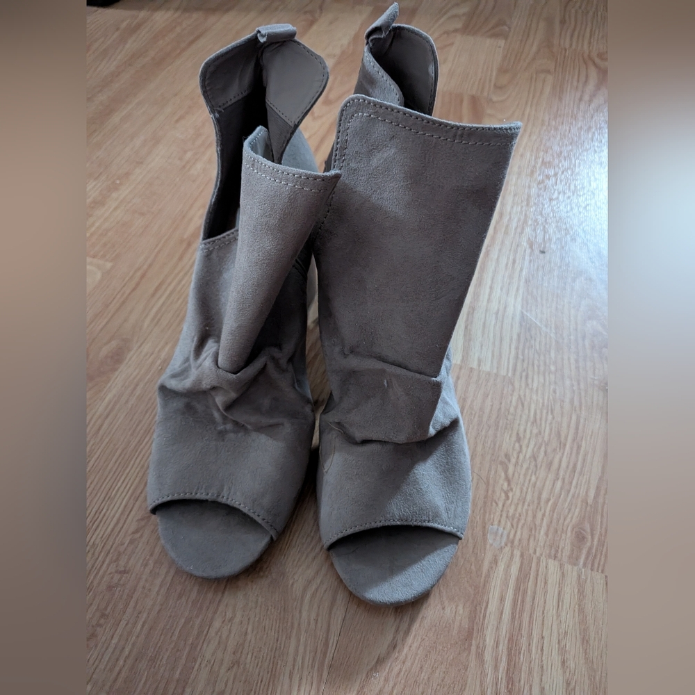 Stylish Taupe Women's Open-Toe Boots